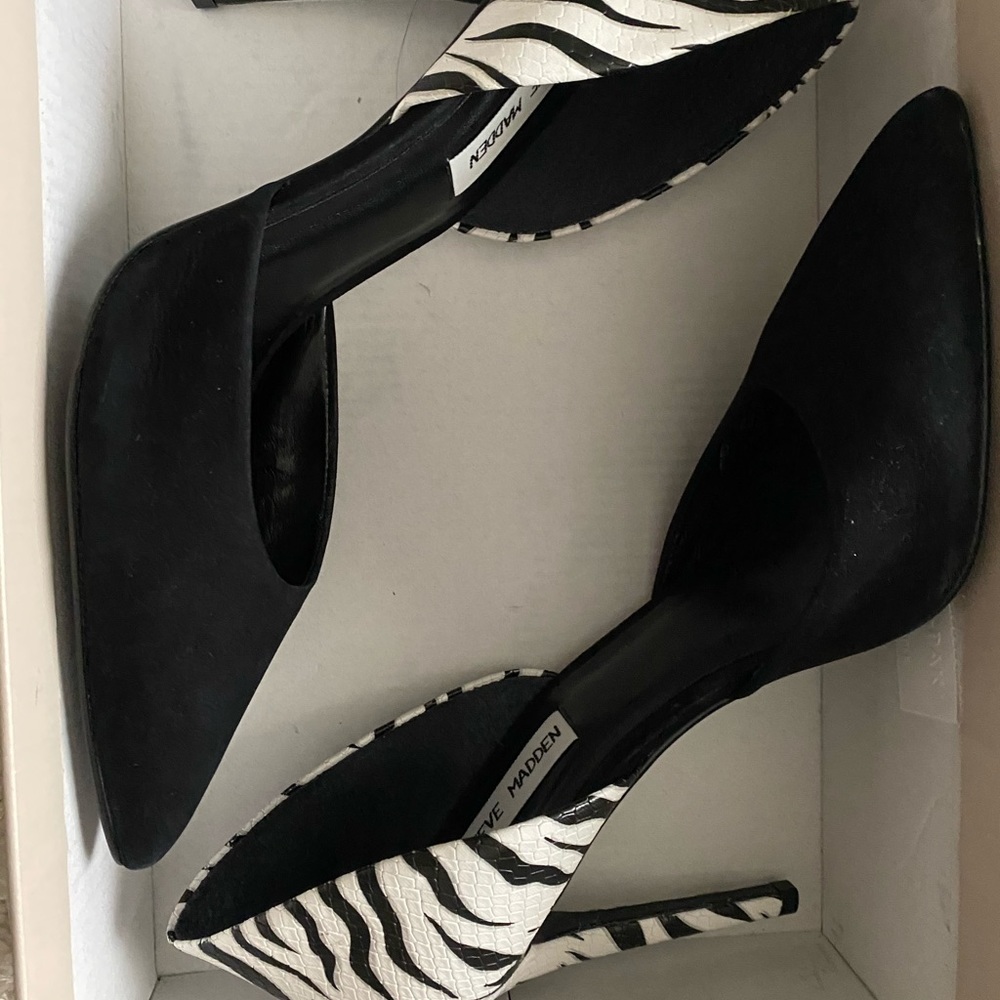 NEW Steve Madden Hynotic Zebra Pumps